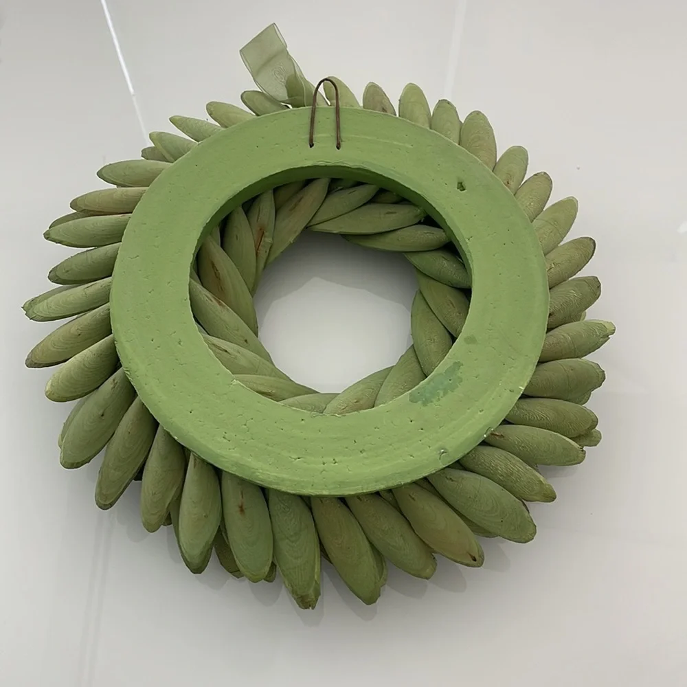 Green Garland 🍃